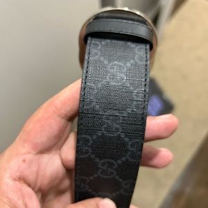 barely worn men’s Gucci belt 105 cm 42” every stitch in tact not 1 crease. OBO
